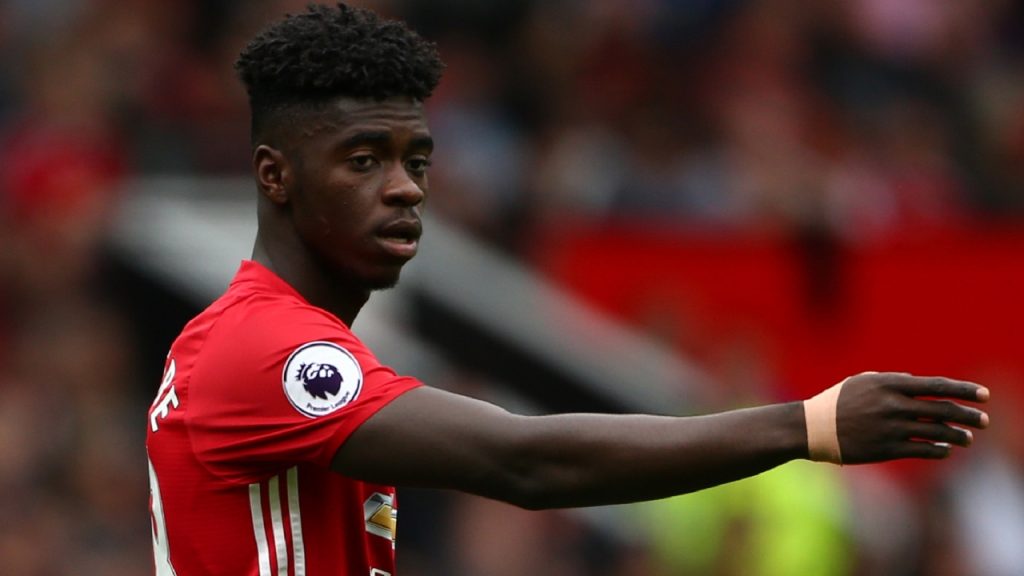 Axel Tuanzebe Signs New Contract Until 2022 Axel Tuanzebe