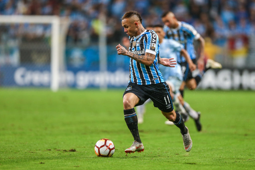 Everton Soares